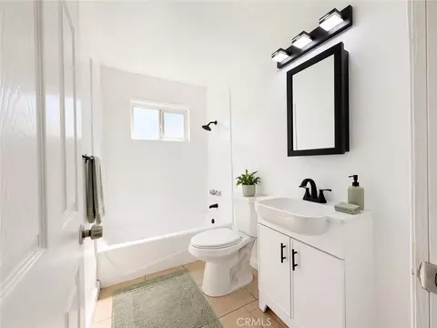 Bath - 1216 E 56th, Long Beach, CA 90805 photo 2 of 4