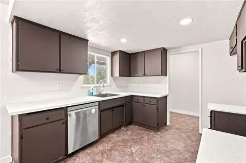 Kitchen - 21021 Geronimo, Apple Valley, CA 92308 photo 1 of 2