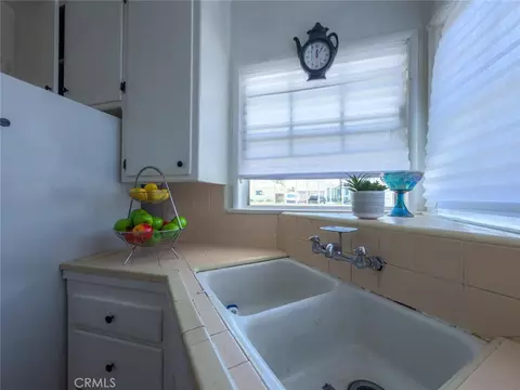 Kitchen - 727 S Caswell, Compton, CA 90220 photo 3 of 5