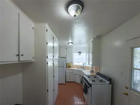Kitchen - 727 S Caswell, Compton, CA 90220 photo 4 of 5