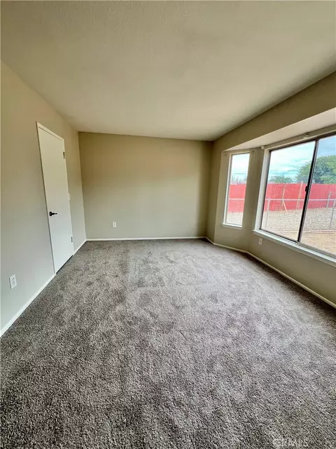 14977 Mauna Loa St, Hesperia, CA 92345 photo 12