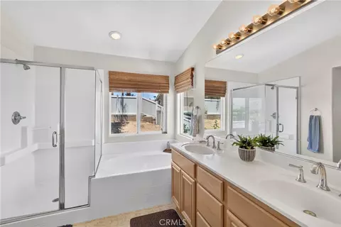 Bath - 289 Kieswetter, Colton, CA 92324 photo 2 of 3