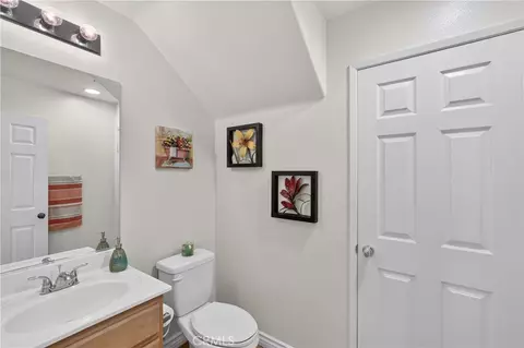Bath - 289 Kieswetter, Colton, CA 92324 photo 3 of 3