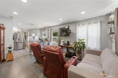 Entry Way - 1164 Mentone, Pasadena, CA 91103 photo 1 of 3