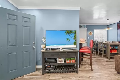 Entry Way - 407 E Sunset, Long Beach, CA 90805 photo 1 of 1