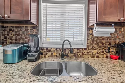 Kitchen - 407 E Sunset, Long Beach, CA 90805 photo 2 of 3
