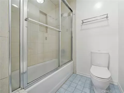Bath - 6545 Dos Rios Rd, Downey, CA 90240 photo 2 of 6