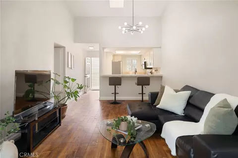 645 Chestnut #305, Long Beach, CA 90802 photo 2