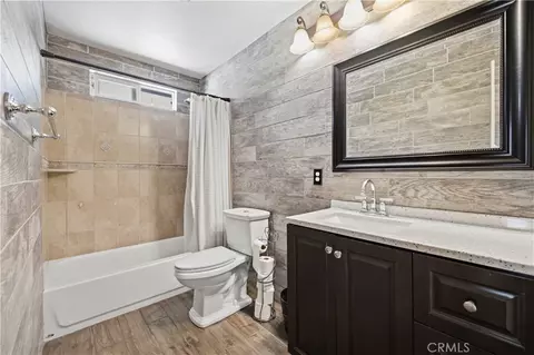 Bath - 2851 Pleasant St, Riverside, CA 92507 photo 1 of 6