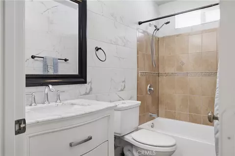 Bath - 2851 Pleasant St, Riverside, CA 92507 photo 6 of 6