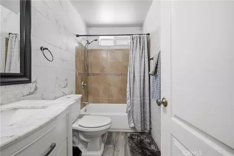 Bath - 2851 Pleasant St, Riverside, CA 92507 photo 5 of 6