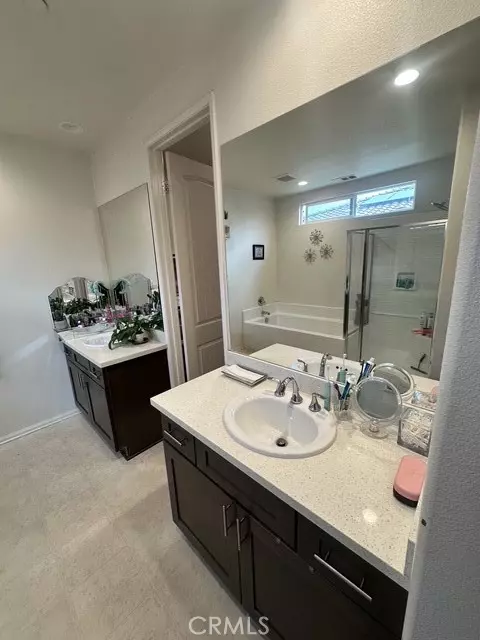Bath - 37779 Nova Ave, Palmdale, CA 93552 photo 2 of 3