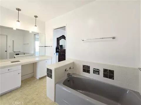 Bath - 31611 157th E, Llano, CA 93544 photo 4 of 8