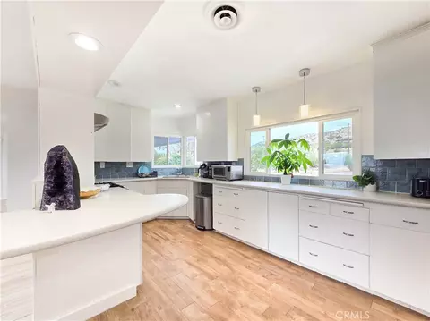 Kitchen - 31611 157th E, Llano, CA 93544 photo 2 of 6