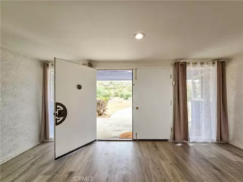 Entry Way - 31611 157th E, Llano, CA 93544 photo 1 of 2