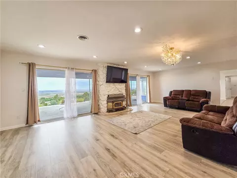 Living - 31611 157th E, Llano, CA 93544 photo 2 of 6