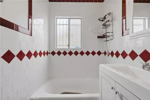 Bath - 2412 W Tichenor St, Compton, CA 90220 photo 2 of 6
