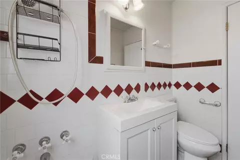 Bath - 2412 W Tichenor St, Compton, CA 90220 photo 3 of 6