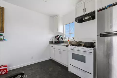 Kitchen - 428 E Oaks, Compton, CA 90221 photo 3 of 3