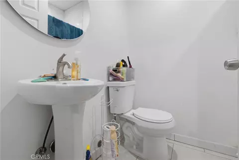 Bath - 428 E Oaks, Compton, CA 90221 photo 4 of 6