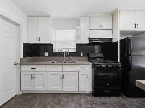 Kitchen - 428 E Oaks, Compton, CA 90221 photo 2 of 3
