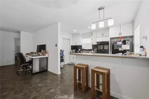 Entry Way - 428 E Oaks, Compton, CA 90221 photo 1 of 3