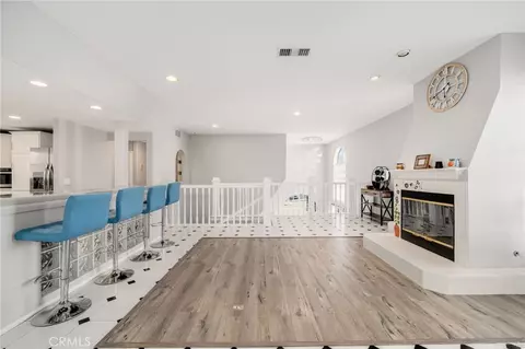 Entry Way - 6020 E Ocean Blvd, Long Beach, CA 90803 photo 5 of 9