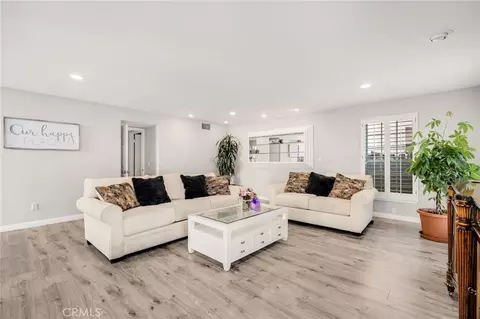 Living - 6020 E Ocean Blvd, Long Beach, CA 90803 photo 2 of 2