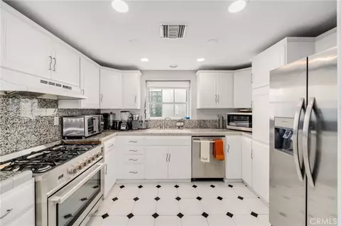 Kitchen - 6020 E Ocean Blvd, Long Beach, CA 90803 photo 1 of 2
