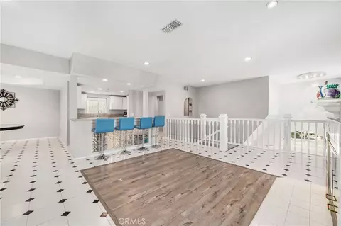 Entry Way - 6020 E Ocean Blvd, Long Beach, CA 90803 photo 4 of 9