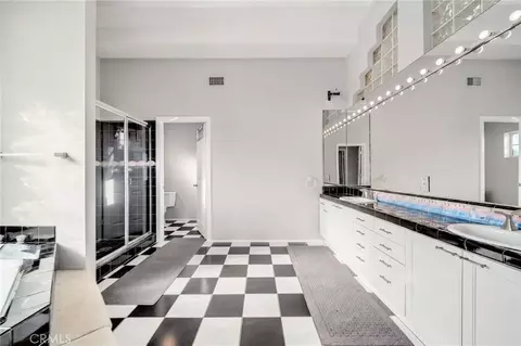 Bath - 6020 E Ocean Blvd, Long Beach, CA 90803 photo 5 of 6