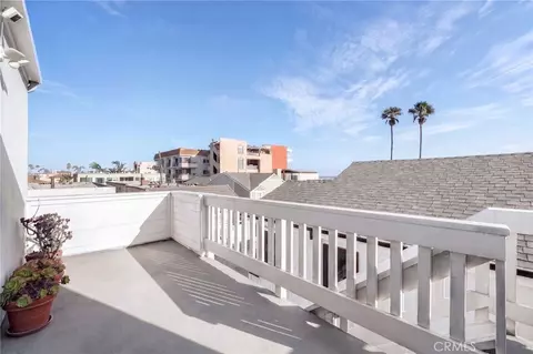 Exterior - 6020 E Ocean Blvd, Long Beach, CA 90803 photo 5 of 6