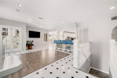 Entry Way - 6020 E Ocean Blvd, Long Beach, CA 90803 photo 3 of 9