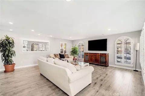 Living - 6020 E Ocean Blvd, Long Beach, CA 90803 photo 1 of 2