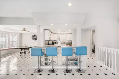 Entry Way - 6020 E Ocean Blvd, Long Beach, CA 90803 photo 6 of 9