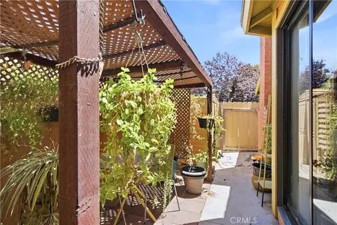 Exterior - 44309 Andale Ave, Lancaster, CA 93535 photo 6 of 11
