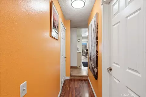 Entry Way - 44309 Andale Ave, Lancaster, CA 93535 photo 4 of 5