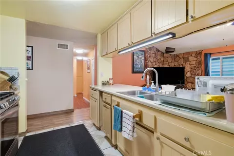 Entry Way - 44309 Andale Ave, Lancaster, CA 93535 photo 2 of 5