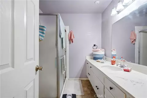 Bath - 44309 Andale Ave, Lancaster, CA 93535 photo 2 of 4
