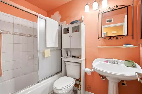 Bath - 44309 Andale Ave, Lancaster, CA 93535 photo 1 of 4