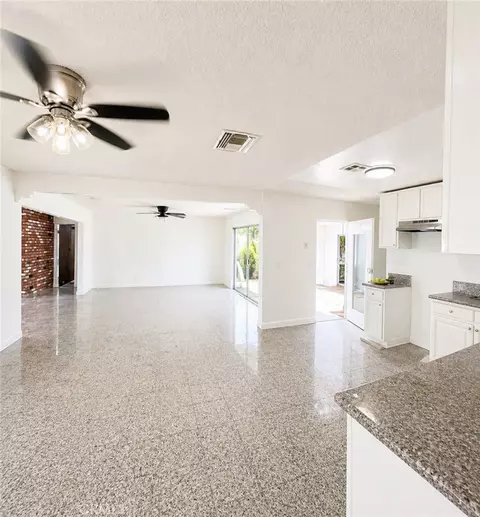 Living - 17301 Palm, Riverside, CA 92503 photo 3 of 11