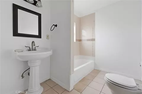 Bath - 3437 Caspian St, Long Beach, CA 90810 photo 1 of 2