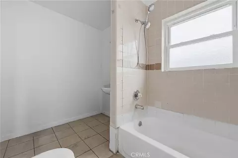 Bath - 3437 Caspian St, Long Beach, CA 90810 photo 2 of 2