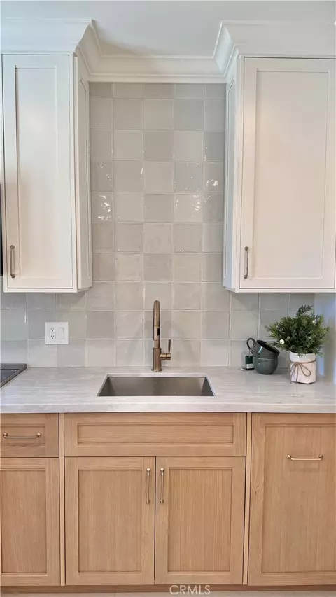 Kitchen - 5713 E Wardlow, Long Beach, CA 90808 photo 6 of 9