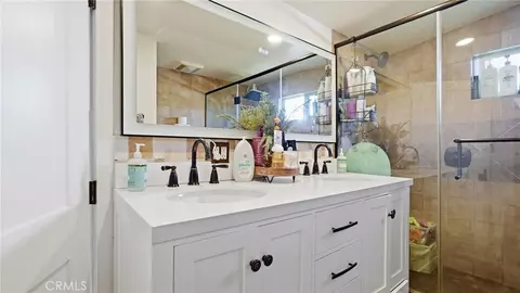 Bath - 7276 Summitrose St, Tujunga, CA 91042 photo 4 of 4
