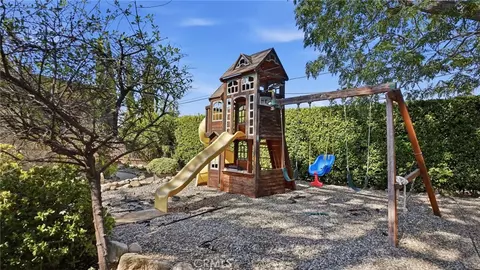 Exterior - 7276 Summitrose St, Tujunga, CA 91042 photo 2 of 21