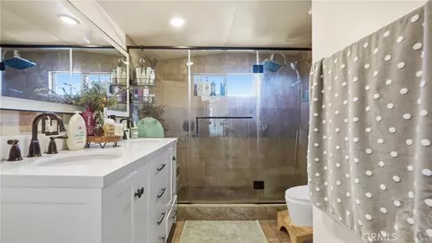 Bath - 7276 Summitrose St, Tujunga, CA 91042 photo 3 of 4