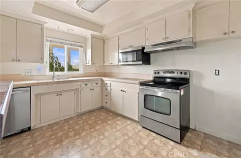 Kitchen - 1360 Shadow Ln #K, Fullerton, CA 92831 photo 3 of 4