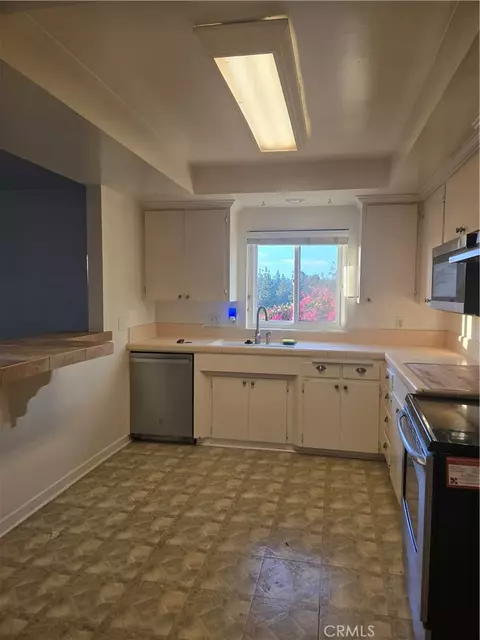 Kitchen - 1360 Shadow Ln #K, Fullerton, CA 92831 photo 1 of 1