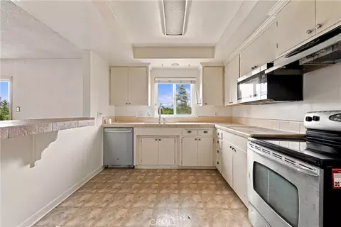Kitchen - 1360 Shadow Ln #K, Fullerton, CA 92831 photo 1 of 4